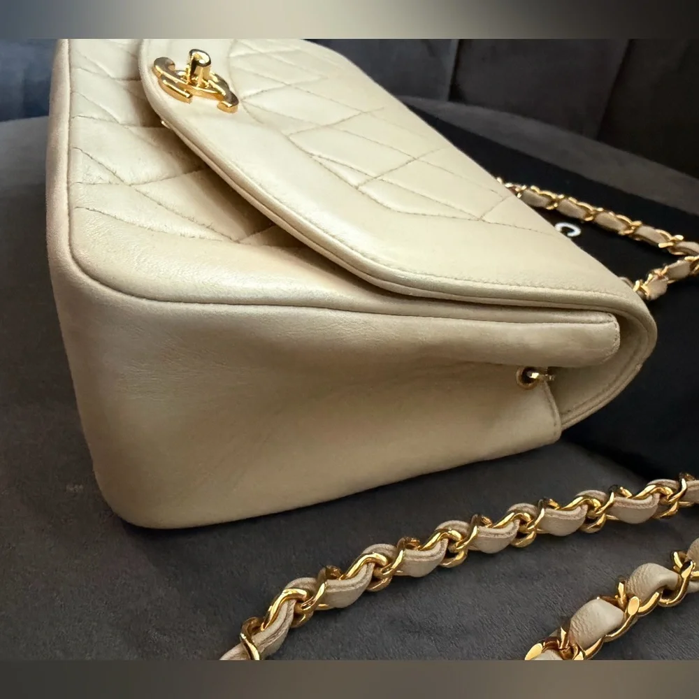 Vintage Chanel Diana Classic Flap Bag Beige Lambskin 24k Gold Hardware Bag - Picture 7 of 17